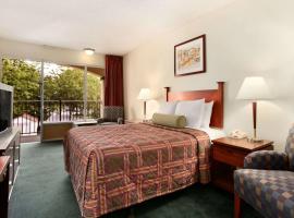 Travelodge by Wyndham Waukegan Gurnee, hotell i Waukegan