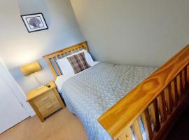 Greenland house, cheap hotel in Castletown