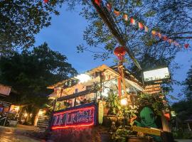 Tuk Tuk Guesthouse، فندق في كو تشانغ