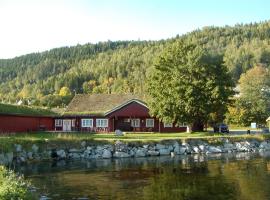Jækta Fjordstue, готель з парковкою у місті Mosvik