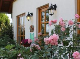Holiday Home in Germany with Garden Terrace, hotel em Bredenborn