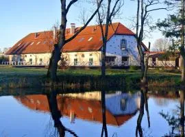 Üksik Rüütel Hotel