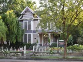 Hennessey House Bed and Breakfast