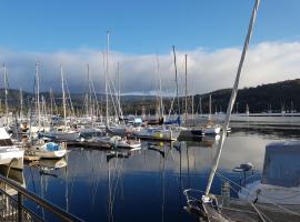 Oyster Cove Chalet, room in Kettering