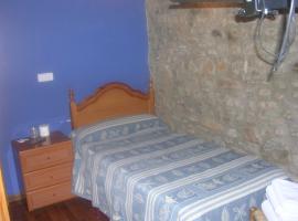 Apartamentos Turisticos Sol y Nieve, ξενοδοχείο σε Jaca