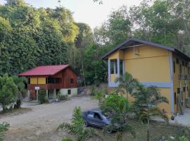 Country house Pulai Holiday Village, chalupa v destinaci Gua Musang