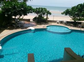 Beach Condo, отель с бассейном в Ча-Аме