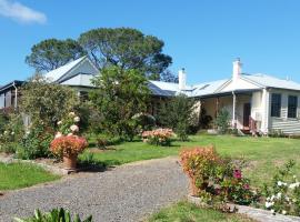 The Old School Bed and Breakfast, hotel in Wolumla South