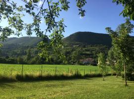 Le Chat Blanc Gîte, Hotel mit Parkplatz in Versols-et-Lapeyre