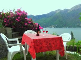 casa camelie, hotel con estacionamiento en Pino Lago Maggiore