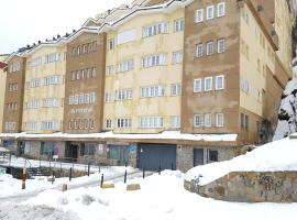 NUEVO APARTAMENTO en Sierra Nevada CON GARAJE e IMPRESIONANTES VISTAS, hotel in Sierra Nevada