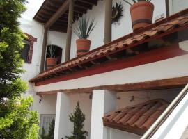 Suites Aldama, guest house in Toluca