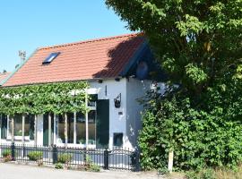 Comfortable holiday home in Schoondijke, hotel en Schoondijke