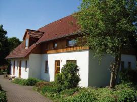 Comfortable holiday home with oven, located in the Bruchttal, hotel in Bredenborn