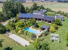 Lime Tree Lodge, cabin in Wanaka