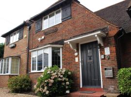 Debden Guest House, hotel em Hillingdon