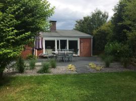 Gemütlicher Bungalow, hotel v destinaci Neuharlingersiel