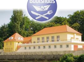 Pension Bootshaus, hostal o pensió a Weissenfels