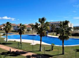 Chalet adosado de lujo para 6 personas en Golf Panorámica, golf hotel in Sant Jordi