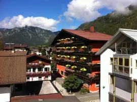Hotel Tiroler Adler Bed & Breakfast