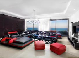 The Royal Penthouse, hotel with jacuzzis in Bat Yam