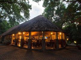 Island Safari Lodge, chalet de montaña en Maun