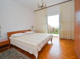 Apartman Nikodem, hotel in Novalja