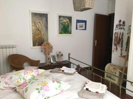 Casa Girasole, kuća za odmor ili apartman u gradu 'Fino Mornasco'
