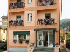 Hotel Villa Mon Toc, hotell i Stresa