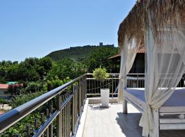 Efrosini Hotel Apartments & Studios, hotel near Platamonas Castle, Paralia Panteleimonos