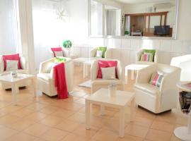 Hotel M & M, hotel v destinaci Lucena