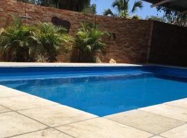 Jumbuck Motor Inn - POOL - PET FRIENDLY SECTION - KING BEDS, ξενοδοχείο σε Longreach