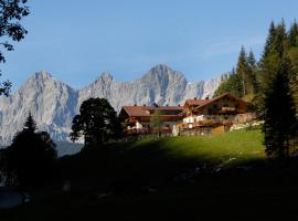 Strickhof, farm stay in Schladming