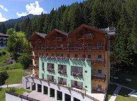 Hotel Stella Montis, hotel a Campitello di Fassa