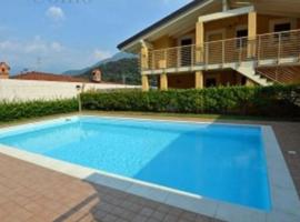 Attico with swimming pool, hotel in Lenno