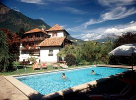 Plonerhof, cabaña o casa de campo en Lagundo