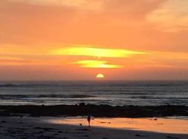 Wavey Beach Room, hotel in Melkbosstrand