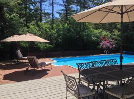 Recently Renovated, Inviting Home in Quiet Location, cottage di East Hampton