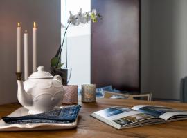 "Scandinavian" apartment in Cascais's old town, hotel em Cascais