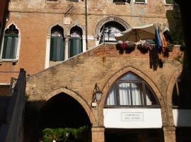 Palazzo Lion Morosini - Check in presso Locanda Ai Santi Apostoli, хотел във Венеция