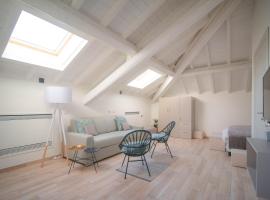 Comonfive Apartments, hotel v destinaci Como
