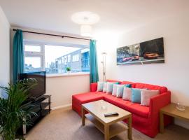 Comfy 2BR Flat with Wi-Fi in Bishop's Stortford, hotell i Bishop's Stortford