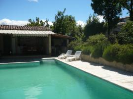 Le Lavandin, hotel with pools in Cléon-dʼAndran