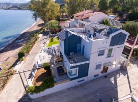 Spaceous comfortable villa right by the sea, готель у місті Alissos