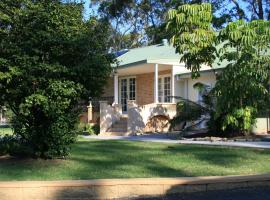 Colin's Garden, hotel with parking in Bomaderry