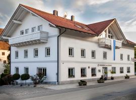 Hotel Wirtshaus am Schloss, недорогой отель в городе Aicha vorm Wald