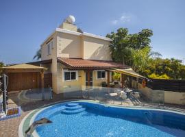 Ayia Napa Tropical Beach Villa, vil·la a Ayia Napa