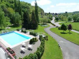 Domaine du Revermont - Logis Hotel, hotel v destinaci Passenans