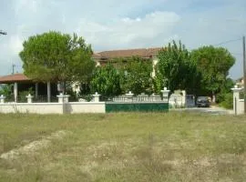 Rallou Rooms & Apartments