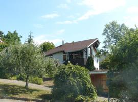 Ferienwohnung Naturhaus: Allensbach şehrinde bir otoparklı otel